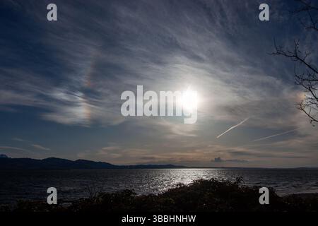 Sonnenhund-Phänomen über dem Bodensee Stockfoto
