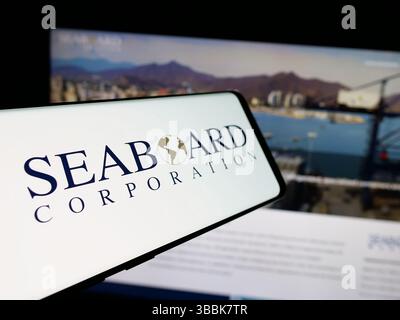 Stuttgart, Deutschland - 01.07.2024: Smartphone mit Logo der US-amerikanischen Firma Seaboard Corporation auf dem Bildschirm vor der Business-Website. Stockfoto