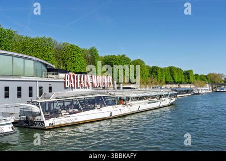Blick von der Ducasse Sur seine, Gourmet-Bootstour an Bord eines Elektrobootes, Ducasse Gourmet Dining Paris, Frankreich, Europa Stockfoto
