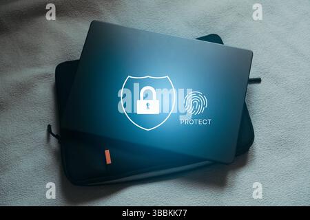 Benutzer auf gesichertem Laptop anmelden. Sicherheit und Verschlüsselung von Identifizierungsinformationen. Sicherer Zugriff auf persönliche Daten. Stockfoto