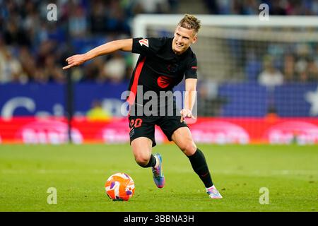 Barcelona, Spanien. Mai 2024. Dani Olmo vom FC Barcelona spielte am 15. Mai 2025 im RCDE-Stadion in Barcelona, Spanien, während des La-Liga-Spiels zwischen RCD Espanyol und FC Barcelona. (Foto: Sergio Ruiz/PRESSINPHOTO) Credit: PRESSINPHOTO SPORTS AGENCY/Alamy Live News Stockfoto