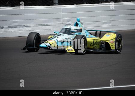Speedway, USA – 16. Mai 2025: Der Fahrer der NTT INDYCAR-SERIE ED CARPENTER (33) aus Indianapolis, Indiana, reist während eines Trainings zum 109. Lauf des Indianapolis 500 auf dem Indianapolis Motor Speedway IN die Kurven. Stockfoto