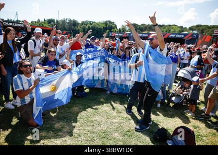 Imola, Italie. Mai 2025. Fans Illustration während der Formel 1 AWS Gran Premio del Made in Italy e Dell'Emilia-Romagna 2025, Emilia Romagna Grand Prix 2025, 7. Runde der FIA Formel-1-Weltmeisterschaft 2025 vom 16. Bis 18. Mai 2025 auf dem Autodromo Internazionale Enzo e Dino Ferrari in Imola, Italien - Foto Javier Jimenez/DPPI Credit: DPPI Media/Alamy Live News Stockfoto