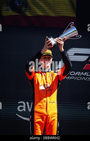 Imola, Italie. Mai 2025. DEL PINO Bruno (Spa), MP Motorsport, Dallara F3 2025, Porträt-Podium während der 3. Runde der FIA Formel-3-Meisterschaft 2025 vom 16. Bis 18. Mai 2025 auf dem Autodromo Internazionale Enzo e Dino Ferrari in Imola, Italien - Foto Diederik van der Laan/Dutch Photo Agency/DPPI Credit: DPPI Media/Alamy Live News Stockfoto