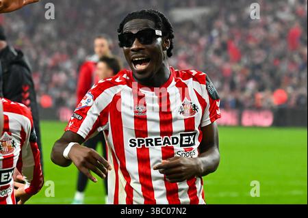 Sunderland Stürmer Eliezer Mayenda feiert das Erreichen des Sky Bet Championship Play Off Final. Stockfoto