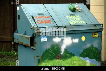 Recyclingbehälter in Kalifornien, USA, ca. 1992 Stockfoto