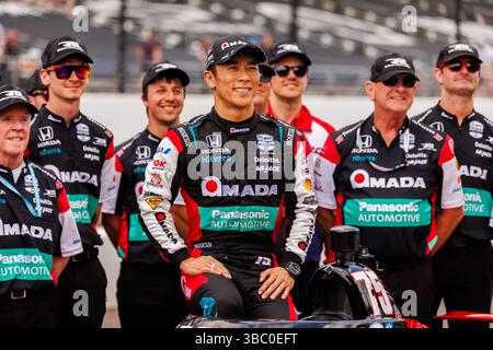 Indianapolis, USA. Mai 2025. INDIANAPOLIS, INDIANA – 17. Mai: Takuma Sato von Rahal Letterman Lanigan Racing Honda während der Qualifikation für die NTT IndyCar Series 109. Lauf des Indianapolis 500 auf dem Indianapolis Motor Speedway am 17. Mai 2025 in Indianapolis, Indiana. (Quelle: Jeremy Hogan/Alamy Live News Stockfoto