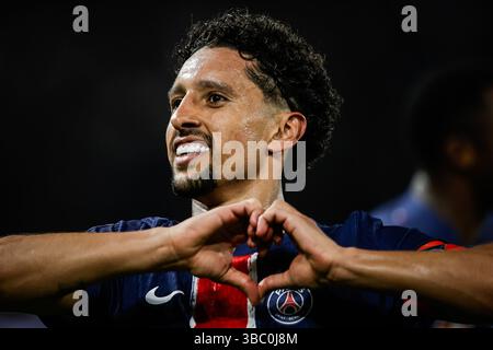 Paris, Frankreich, Frankreich. Mai 2025. MARQUINHOS von PSG feiert sein Tor beim Spiel der Ligue 1 zwischen Paris Saint-Germain (PSG) und AJ Auxerre im Parc des Princes Stadium am 17. Mai 2025 in Paris. (Kreditbild: © Matthieu Mirville/ZUMA Press Wire) NUR REDAKTIONELLE VERWENDUNG! Nicht für kommerzielle ZWECKE! Stockfoto