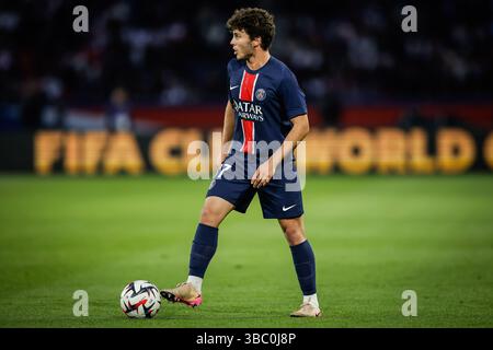 Paris, Frankreich, Frankreich. Mai 2025. Joao NEVES von PSG während des Ligue-1-Spiels zwischen Paris Saint-Germain (PSG) und AJ Auxerre im Parc des Princes Stadium am 17. Mai 2025 in Paris. (Kreditbild: © Matthieu Mirville/ZUMA Press Wire) NUR REDAKTIONELLE VERWENDUNG! Nicht für kommerzielle ZWECKE! Stockfoto