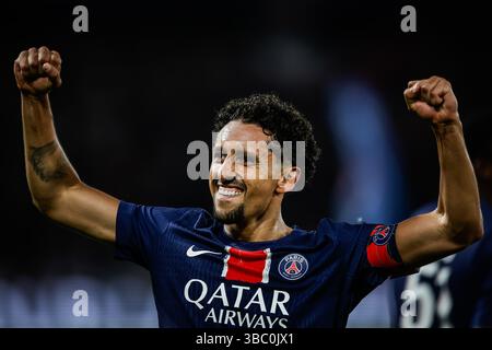 Paris, Frankreich, Frankreich. Mai 2025. MARQUINHOS von PSG feiert sein Tor beim Spiel der Ligue 1 zwischen Paris Saint-Germain (PSG) und AJ Auxerre im Parc des Princes Stadium am 17. Mai 2025 in Paris. (Kreditbild: © Matthieu Mirville/ZUMA Press Wire) NUR REDAKTIONELLE VERWENDUNG! Nicht für kommerzielle ZWECKE! Stockfoto