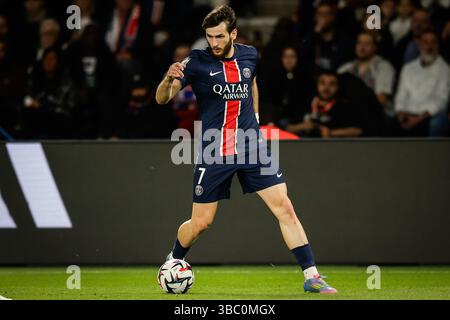 Paris, Frankreich, Frankreich. Mai 2025. Khvicha KVARATSKHELIA von PSG während des Ligue-1-Spiels zwischen Paris Saint-Germain (PSG) und AJ Auxerre im Parc des Princes Stadium am 17. Mai 2025 in Paris. (Kreditbild: © Matthieu Mirville/ZUMA Press Wire) NUR REDAKTIONELLE VERWENDUNG! Nicht für kommerzielle ZWECKE! Stockfoto