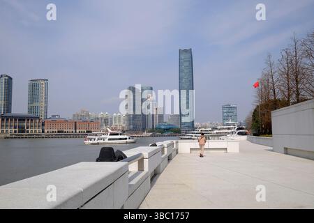 Blick auf den Huangpu Fluss von Pudong sind von Shanghai, China Stockfoto