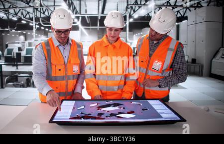 Innovative Konstruktionsforschung Für Elektrofahrzeugtechnologie Durch Automotive Engineers Group. Stockfoto