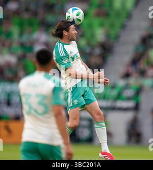 Austin, Texas, USA. Mai 2025. Austin FC Mittelfeldspieler ILIE SANCHEZ (6) leitet den Ball während eines Major League Soccer-Spiels zwischen Austin FC und Vancouver Whitecaps FC am 17. Mai 2025 in Austin, Texas. (Kreditbild: © Scott Coleman/ZUMA Press Wire) NUR REDAKTIONELLE VERWENDUNG! Nicht für kommerzielle ZWECKE! Stockfoto