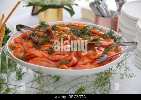 Geräucherter Lachs bei einer Firmenveranstaltung in Melbourne, Australien Stockfoto