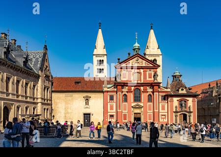 Basilika St. Georg die Basilika St. Georg in der Prager Burg in Prag, Tschechische Republik St. Georgs Basilika auf der Prager Burg, Prag, Tschechische Republik Stockfoto