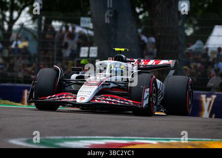 Imola, Bo, Italien. Mai 2025. OLIVER BEARMAN (Haas) während des Qualifings im Autodromo Enzo e Dino Ferrari (Imola, BO) am Samstag, den 17. September Credit: Nicolo Farina/ZUMA Press Wire/ZUMA Wire/Alamy Live News Stockfoto