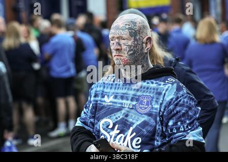 Liverpool, Großbritannien. Mai 2025. Die Everton-Fans machen Fotos während des Premier League-Spiels Everton gegen Southampton im Goodison Park, Liverpool, Vereinigtes Königreich, am 18. Mai 2025 (Foto: Mark Cosgrove/News Images) in Liverpool, Vereinigtes Königreich am 18. Mai 2025. (Foto: Mark Cosgrove/News Images/SIPA USA) Credit: SIPA USA/Alamy Live News Stockfoto