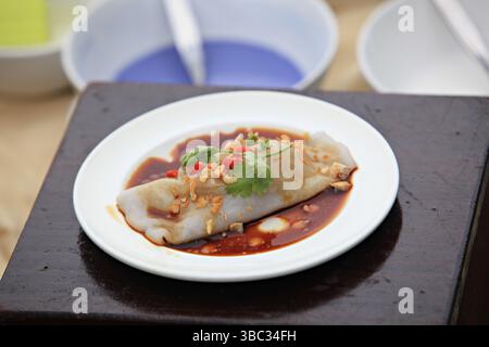 Thailändische gedämpfte Schweineknödel (Kow Griep Pag Mor) in der Provinz Ubon Ratchathani, Thailand Stockfoto