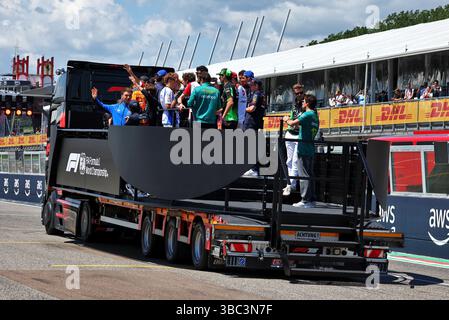 Imola, Italien. Mai 2025. Fahrerparade. 18.05.2025. Formel-1-Weltmeisterschaft, Rd 7, Emilia Romagna Grand Prix, Imola, Italien, Renntag. Quelle: James Moy/Alamy Live News Stockfoto