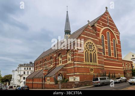 Brighton, Großbritannien, 15. Mai 2025, St Michael and All Angels Church steht an einer Straße in Brighton Stockfoto
