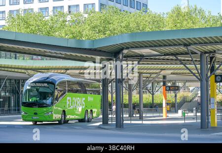 Zentraler Omnibusbahnhof, Messedamm, Westend, Charlottenburg, Berlin, Deutschland *** Zentraler Busbahnhof, Messedamm, Westend, Charlottenburg, Berlin, Deutschland Stockfoto