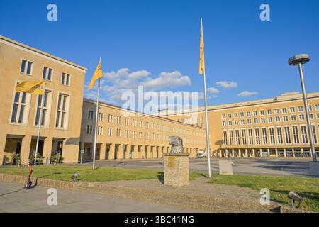 Alter Haupteingang, Flughafen Tempelhof, Platz der Luftbrücke, Tempelhof, Berlin, Deutschland *** Alter Haupteingang, Flughafen Tempelhof, Platz der Luftbrücke, Tempelhof, Berlin, Deutschland Stockfoto