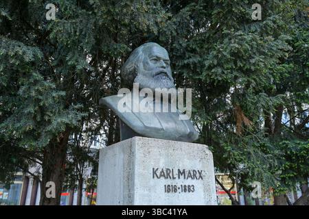 Karl-Marx-Denkmal, Strausberger Platz, Friedrichshain, Berlin, Deutschland *** Karl-Marx-Denkmal, Strausberger Platz, Friedrichshain, Berlin, Deutschland Stockfoto