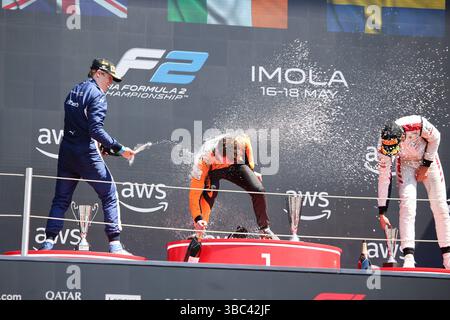 Imola, Italien. Mai 2025. Dino Beganovic (Hitech GP), Luke Browning (Hitech GP), Alex Dunne (Rodin Motorsport, Formel 2), Race Day, ITA, Formel 1 Weltmeisterschaft, Grand Prix Emilia-Romagna Imola, Autodromo Enzo e Dino Ferrari, 18.05.2025 Foto: Eibner-Pressefoto/Annika Graf Credit: dpa/Alamy Live News Stockfoto