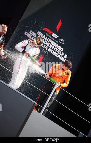 Imola, Italien. Mai 2025. Alex Dunne (Rodin Motorsport), Dino Beganovic (Hitech GP, Formel 2), Race Day, ITA, Formel 1 Weltmeisterschaft, Grand Prix Emilia-Romagna Imola, Autodromo Enzo e Dino Ferrari, 18.05.2025 Foto: Eibner-Pressefoto/Annika Graf Credit: dpa/Alamy Live News Stockfoto