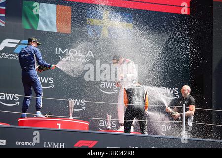 Imola, Italien. Mai 2025. Dino Beganovic (Hitech GP), Luke Browning (Hitech GP), Alex Dunne (Rodin Motorsport, Formel 2), Race Day, ITA, Formel 1 Weltmeisterschaft, Grand Prix Emilia-Romagna Imola, Autodromo Enzo e Dino Ferrari, 18.05.2025 Foto: Eibner-Pressefoto/Annika Graf Credit: dpa/Alamy Live News Stockfoto