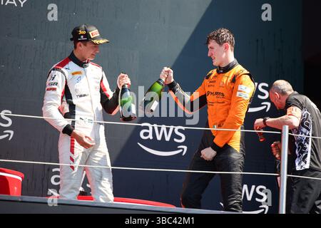 Imola, Italien. Mai 2025. Alex Dunne (Rodin Motorsport), Dino Beganovic (Hitech GP, Formel 2), Race Day, ITA, Formel 1 Weltmeisterschaft, Grand Prix Emilia-Romagna Imola, Autodromo Enzo e Dino Ferrari, 18.05.2025 Foto: Eibner-Pressefoto/Annika Graf Credit: dpa/Alamy Live News Stockfoto