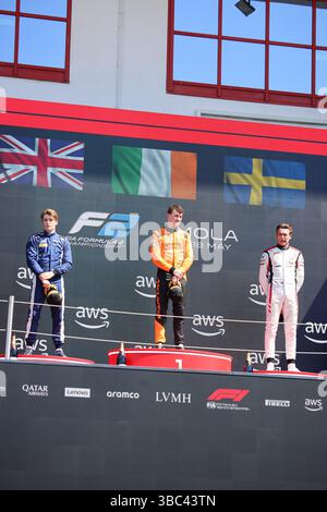 Imola, Italien. Mai 2025. Dino Beganovic (Hitech GP), Luke Browning (Hitech GP), Alex Dunne (Rodin Motorsport, Formel 2), Race Day, ITA, Formel 1 Weltmeisterschaft, Grand Prix Emilia-Romagna Imola, Autodromo Enzo e Dino Ferrari, 18.05.2025 Foto: Eibner-Pressefoto/Annika Graf Credit: dpa/Alamy Live News Stockfoto