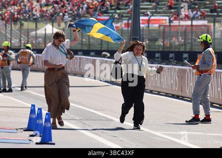 Imola, Italien. Mai 2025. Dino Beganovic Fans, Renntag, ITA, Formel 1 Weltmeisterschaft, Grand Prix Emilia-Romagna Imola, Autodromo Enzo e Dino Ferrari, 18.05.2025 Foto: Eibner-Pressefoto/Annika Graf Credit: dpa/Alamy Live News Stockfoto