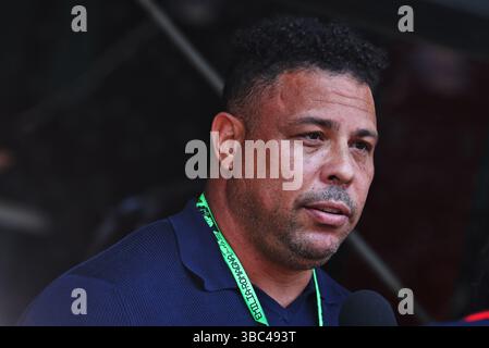 Imola, Italien. Mai 2025. Ronaldo (BRA) ehemaliger Fußballspieler. 18.05.2025. Formel-1-Weltmeisterschaft, Rd 7, Emilia Romagna Grand Prix, Imola, Italien, Renntag. Quelle: James Moy/Alamy Live News Stockfoto