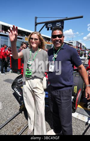 Imola, Italien. Mai 2025. Ronaldo (BRA) ehemaliger Fußballspieler in der Startaufstellung. 18.05.2025. Formel-1-Weltmeisterschaft, Rd 7, Emilia Romagna Grand Prix, Imola, Italien, Renntag. Quelle: James Moy/Alamy Live News Stockfoto
