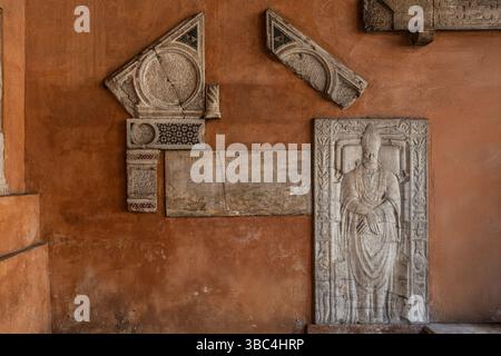 Detail einer Inschrift in Lateinamerika und das Zurückgehen auf die alten Römer Stockfoto