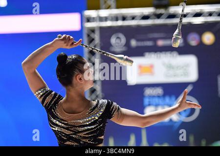 Turin, Italien, Italien. Mai 2025. Italien, Turin 17. Mai 2025.Pala Gianni Asti aus Turin .Finale sechs der Nationalen Rhythmischen Gymnastik-Meisterschaft A 2025.Sofia Raffaeli (Fabriano) Clubs (Bild: © Tonello Abozzi/Pacific Press via ZUMA Press Wire) NUR REDAKTIONELLE VERWENDUNG! Nicht für kommerzielle ZWECKE! Stockfoto