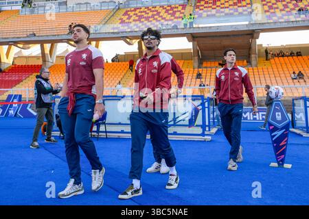 Lecce, Italien. Mai 2025. Inspektion des Torino-Feldes während des Fußballspiels der Serie A Enilive zwischen US Lecce und Turin FC im Via del Mare Stadium in Lecce, Italien, am 18. Mai 2025. (Foto Fabrizio Corradetti/LaPresse) Credit: LaPresse/Alamy Live News Stockfoto