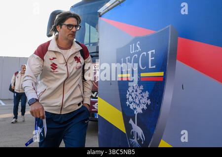 Lecce, Italien. Mai 2025. Torino kommt während des Fußballspiels der Serie A Enilive zwischen US Lecce und Turin FC im Via del Mare Stadium in Lecce, Italien, am 18. Mai 2025 ins Stadion. (Foto Fabrizio Corradetti/LaPresse) Credit: LaPresse/Alamy Live News Stockfoto