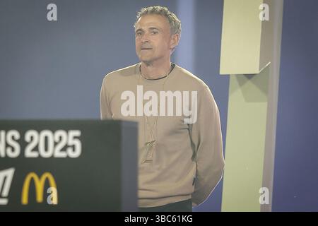 Paris, Frankreich. Mai 2025. Luis ENRIQUE von PSG während des Fußballspiels der französischen Meisterschaft Ligue 1 zwischen Paris Saint-Germain und AJ Auxerre am 17. Mai 2025 im Parc des Princes Stadion in Paris, Frankreich - Foto Matthieu Mirville/DPPI Credit: DPPI Media/Alamy Live News Stockfoto