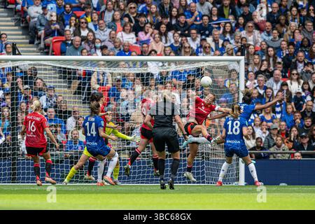 Wembley Stadium, London, England am 18. Mai 2025. London, Großbritannien. Mai 2025. Catarina Macario von Chelsea Women trifft am 17. Mai 2025 im Wembley Stadium in London ihr zweites Tor beim Finale des FA Cup der Frauen zwischen Chelsea Women und Manchester United Women. Foto von Phil Hutchinson. Nur redaktionelle Verwendung, Lizenz für kommerzielle Nutzung erforderlich. Keine Verwendung bei Wetten, Spielen oder Publikationen eines einzelnen Clubs/einer Liga/eines Spielers. Quelle: UK Sports Pics Ltd/Alamy Live News Stockfoto