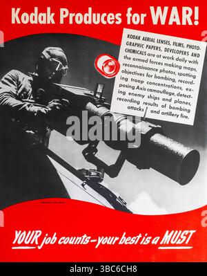 Ein Kodak-Poster aus dem Zweiten Weltkrieg von 1942, das einen Fotografen zeigt, der eine riesige Aufklärungskamera in einem Flugzeug in großer Höhe verwendet. Stockfoto