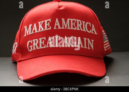 Mach Amerika wieder groß, MAGA, MAGA Hut, rote Kappe, politische Waren, Donald Trump, US-Politik, amerikanisch-konservativ, republikanischer Wahlkampf, Patri Stockfoto