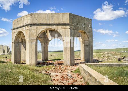 Betonruinen einer von fünf Reduktionsanlagen und Pumpstationen, die während des Ersten Weltkriegs Kaliprodukte herstellen, in der Nähe von Antioch, Nebraska Stockfoto