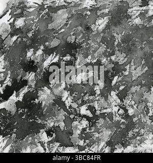 Abstrakter Hintergrund - Spritzer schwarzer Aquarellfarbe auf weißer Künstlerleinwand Stockfoto