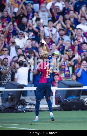 Barcelona, Spanien. Mai 2025. Lamine Yamal aus Barcelona feiert sein Tor während des LaLiga-Fußballspiels zwischen Barcelona und Villarreal CF am 18. Mai 2025 in Barcelona. Quelle: Joan Gosa/Xinhua/Alamy Live News Stockfoto
