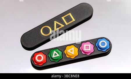 Gonggi-Spielsteine offene Box – traditionelle koreanische Spielelemente, die sich ideal für die Illustration der Kindheit eignen Stockfoto