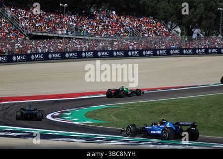 Imola, Italien. Mai 2025. Die Fahrer treten am 18. Mai 2025 beim Formel-1-Emilia Romagna Grand Prix auf der Rennstrecke Autodromo Internazionale Enzo e Dino Ferrari in Imola, Italien, an. Quelle: Li Jing/Xinhua/Alamy Live News Stockfoto