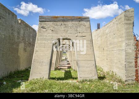 Betonruinen einer von fünf Reduktionsanlagen und Pumpstationen, die während des Ersten Weltkriegs Kaliprodukte herstellen, in der Nähe von Antioch, Nebraska Stockfoto